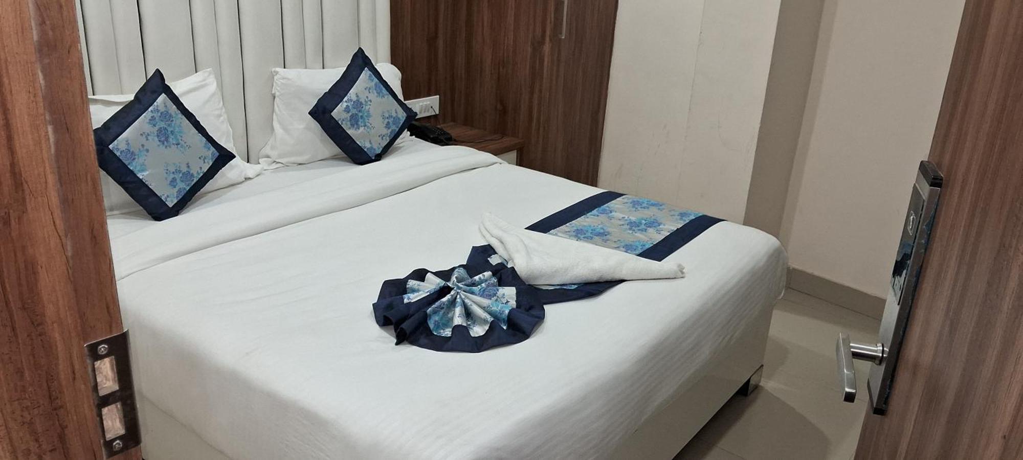 Hotel Shree Radha Krishna Váránaszi Kültér fotó