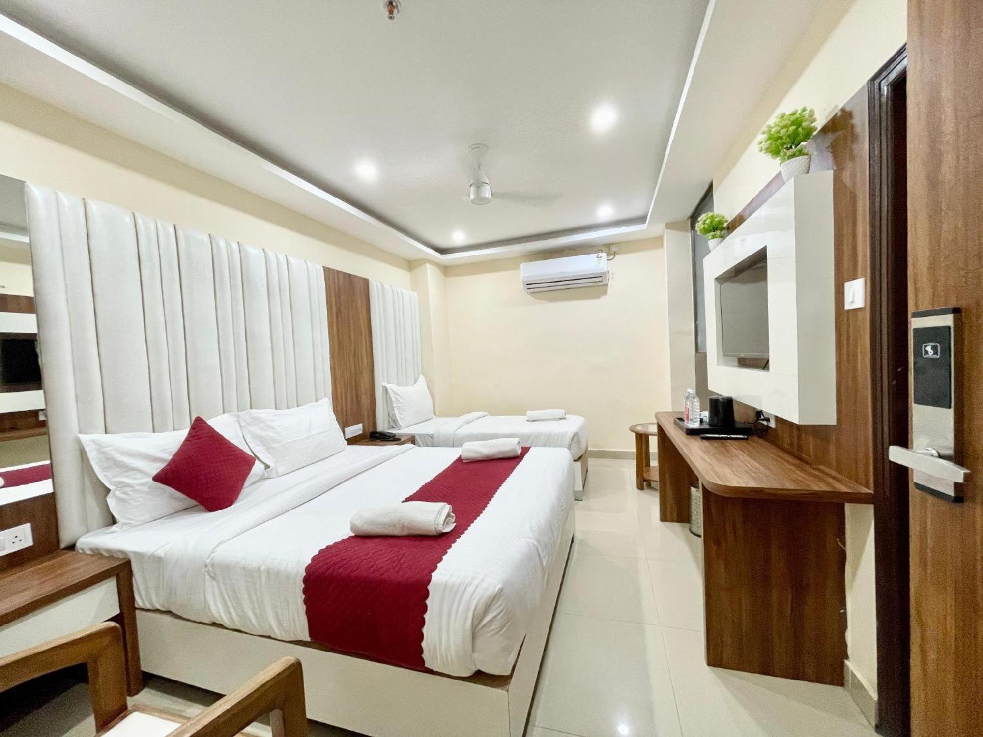 Hotel Shree Radha Krishna Váránaszi Kültér fotó
