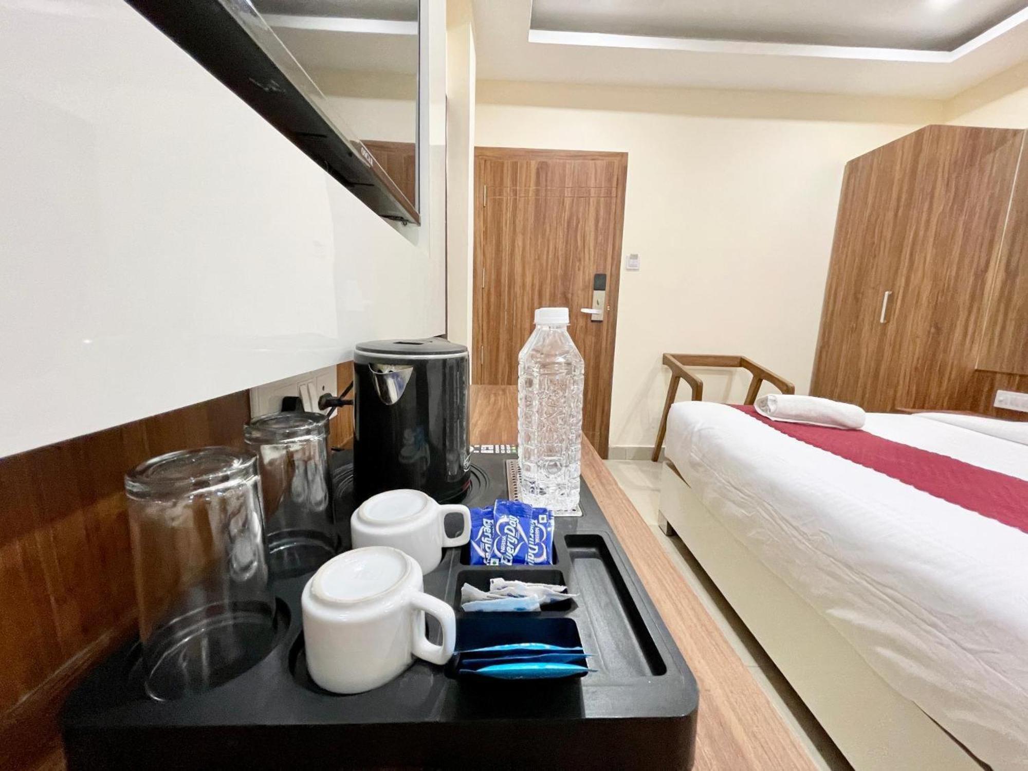 Hotel Shree Radha Krishna Váránaszi Kültér fotó