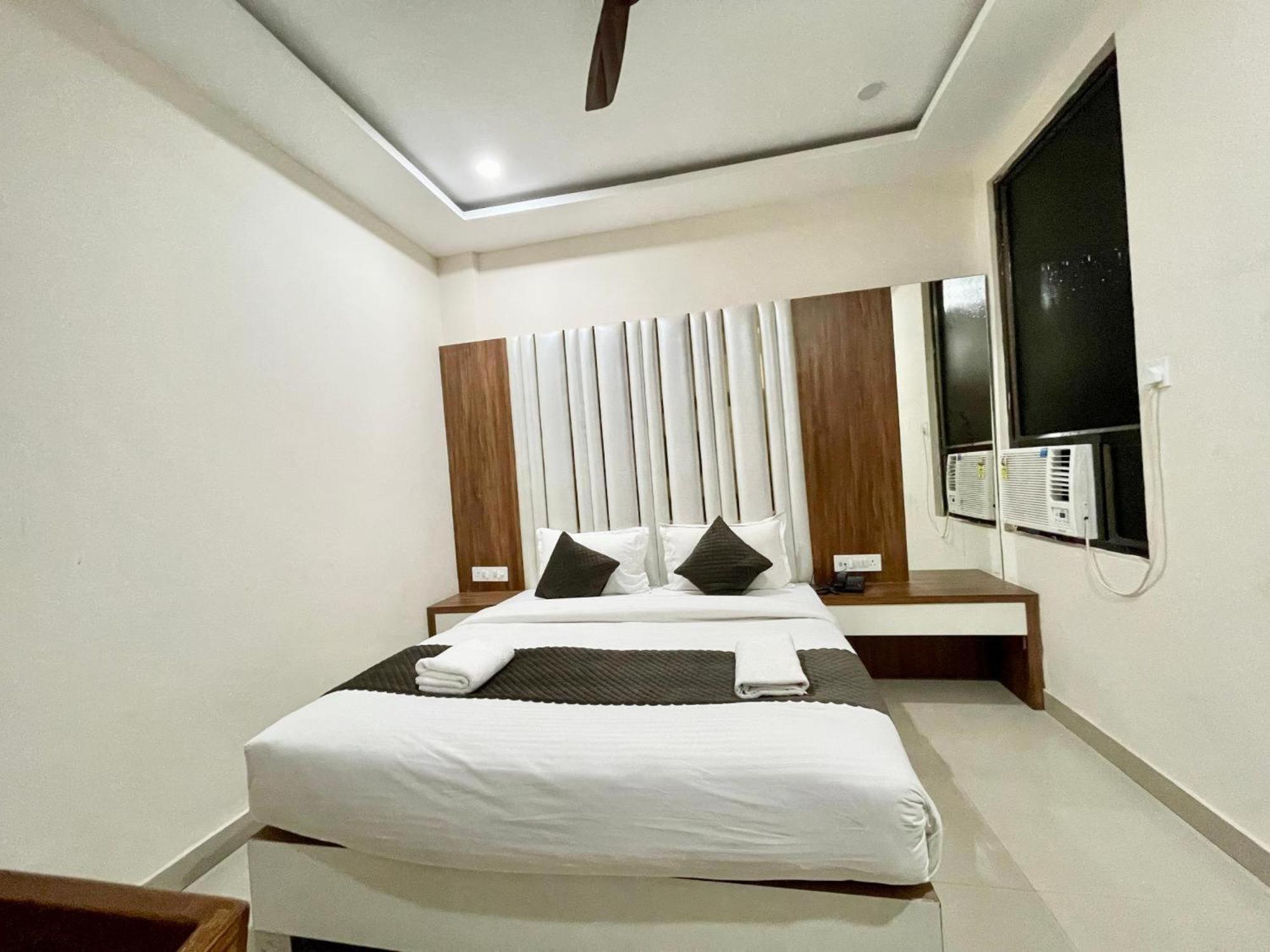 Hotel Shree Radha Krishna Váránaszi Kültér fotó