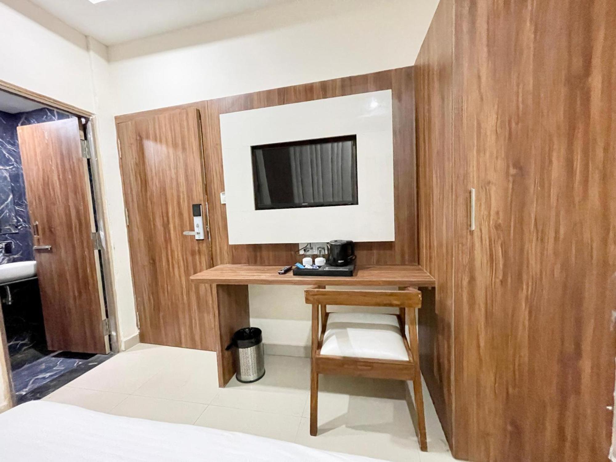 Hotel Shree Radha Krishna Váránaszi Kültér fotó