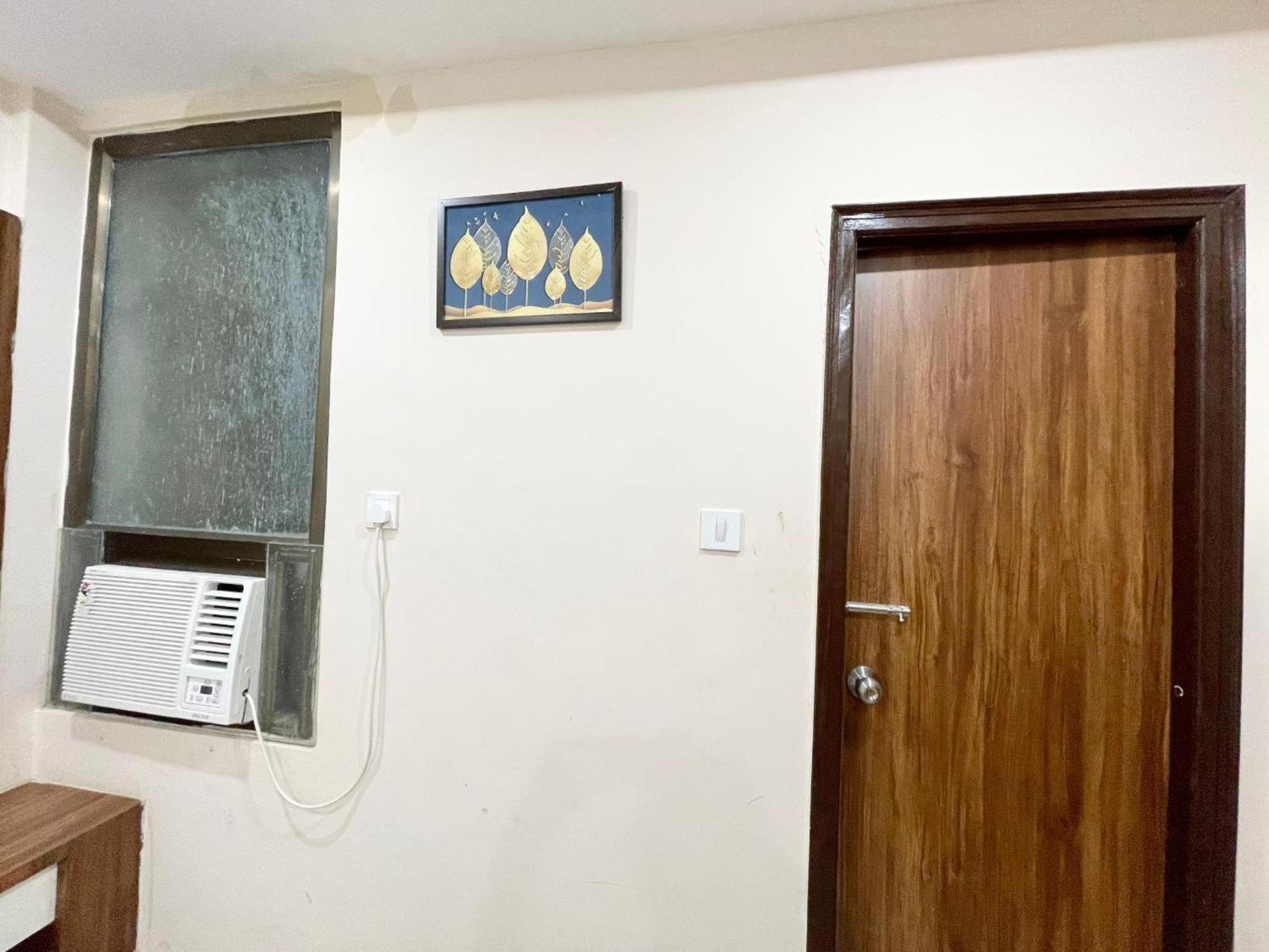 Hotel Shree Radha Krishna Váránaszi Kültér fotó